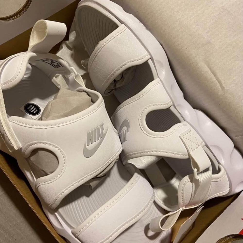 Nike Womens White Sandals